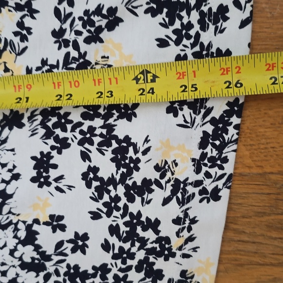 LIZ CLAIBORNE WOMEN'S BLUE AND WHITE FLORAL SUMMER TANK TOP SIZE MEDIUM - Picture 10 of 13